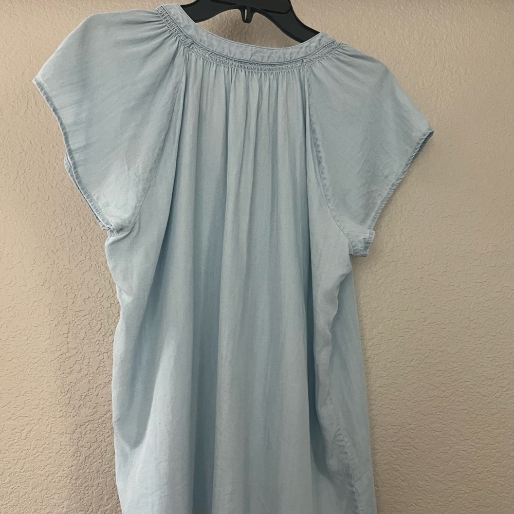 Rails Light Chambray Button Up Top, Size L - image 2